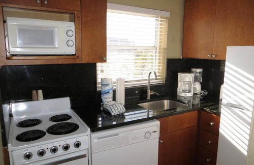 Central Beach Apartment | Silver Seas Beach Resort