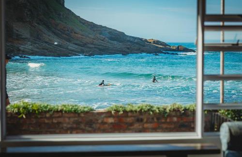 Victoria Bay Hotel | Silver Spray Beach Accommodation