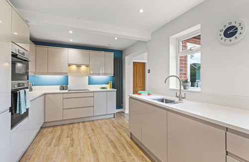 Ashby-de-la-Zouch House | Silver Stag Properties, Spacious 4 BR House