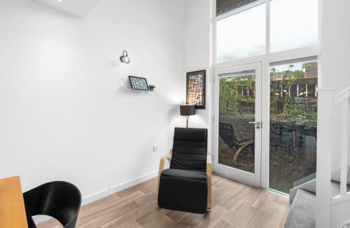 Porthtowan Apartment | Silvercroft Cottage - Luxury Modern Coastal Retreat Near Beach, Sleeps 4