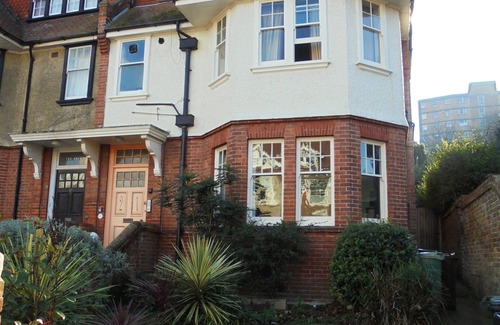 Eastbourne Seafront Apartment | Silverdale Starlight spacious apartment with garden & parking