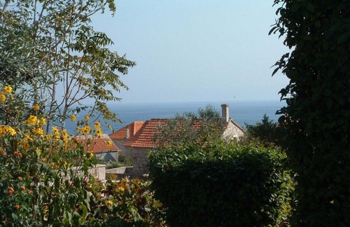 Bol Apartment | Sim - 130 m From sea - A2 Crveni
