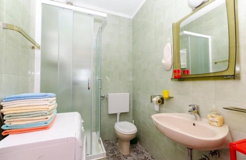 Bol Apartment | Sim - 130 m From sea - A2 Crveni