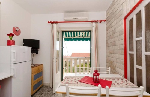 Bol Apartment | Sim - 130 m From sea - A2 Crveni