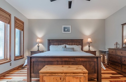 Innisfil Cabin | Simcoe Lakefront Cottage in Innisfil With Parking, BBQ, Garden, Firepit