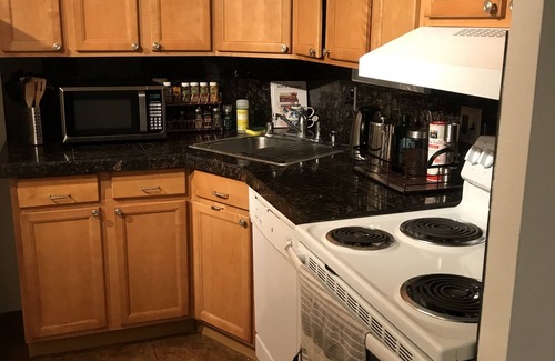 Denver Condo | Simple 1 BR in SE Cherry Creek-monthly rental only