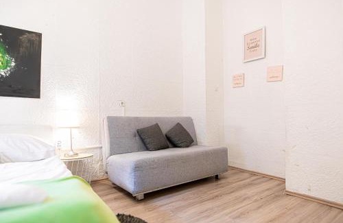 Neulerchenfeld Apartment | Simple Apt w full kitchen Wiener Stadthalle