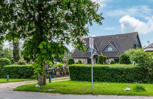 Fahretoft Apartment | Simple but cosy holiday apartment in a quiet location in Fahretoft.