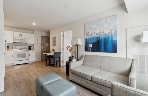Far North Central Apartment | Simplicity At the Rim 1415 I Spacious 1 Bed 1 Bth