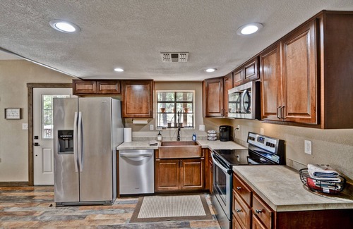 Strawberry Cabin | Simply Amazing.Remodeled Cabin with Strawberry's Largest Deck, Dog Friendly