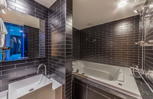 Sinchon-dong Hotel | Sinchon Momo