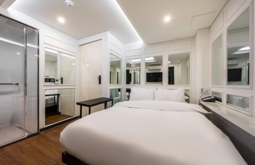 Sinchon-dong Hotel | Sinchon Wol