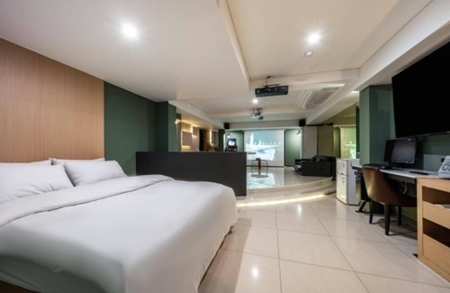 Sinchon-dong Hotel | Sinchon Wol