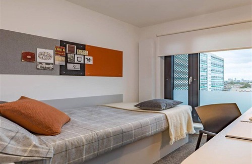 Southwark Hotel | Single en-suite room in a cluster flat with easy links to central London!