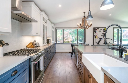 Old Town Historic District House | Single Level Luxury 2 Bdrm w/Ensuites in Old Town ❤️️ Niagara on the Lake