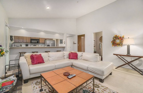 Maple City Condo | Single-level condo with a full kitchen, & washer/dryer