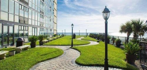 Daytona Beach Apartment | Single or Double Beach Studio Oceanfront Pool & Tiki