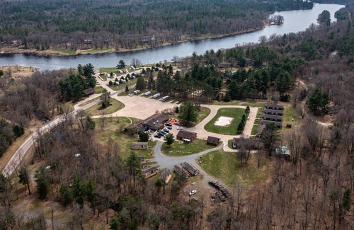 Neillsville House | Single space in comfortable resort in Neillsville, Wisconsin locate near Lake Arbutus