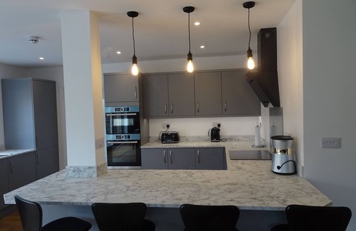York House | SINGLE STOREY Four Superking en suite rooms on Red House Estate w/seasonal pool