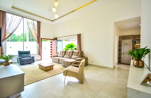 Costa do Sol House | Single storey house with 3 suites with air conditioning, WIFI, Smart TV, swimming pool, barbecue.