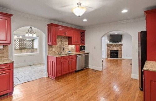 North Charlotte House | Single Story Fully Fenced Bungalow - Arts District