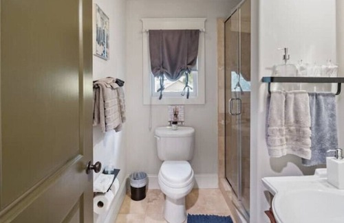 North Charlotte House | Single Story Fully Fenced Bungalow - Arts District