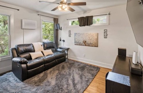 North Charlotte House | Single Story Fully Fenced Bungalow - Arts District