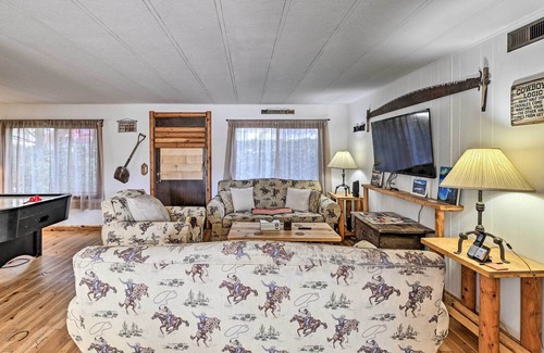Grants Pass Cabin | Single-Story Grants Pass Home w/ Fire Pit!