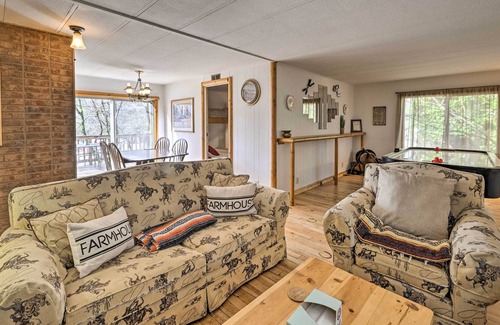Grants Pass Cabin | Single-Story Grants Pass Home w/ Fire Pit!