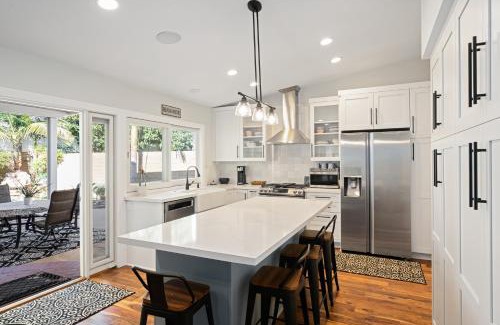 Huntington Beach House | Single story remodeled home w AC great backyard quit location near beach w bikes