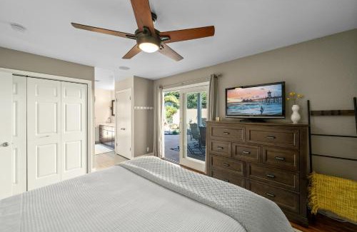 Huntington Beach House | Single story remodeled home w AC great backyard quit location near beach w bikes