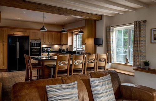 Penrhyn Bay Cottage | Siop Y Roe - Three Bedroom Cottage, Sleeps 6