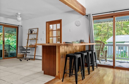 Highmount Cottage | Sip & Soak in the Heart of the Catskills