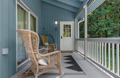 Highmount Cottage | Sip & Soak in the Heart of the Catskills