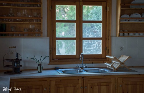 Kamari House | Siskosplace