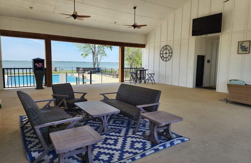 Kerens RV Rental | Site 22 @ Peninsula Point