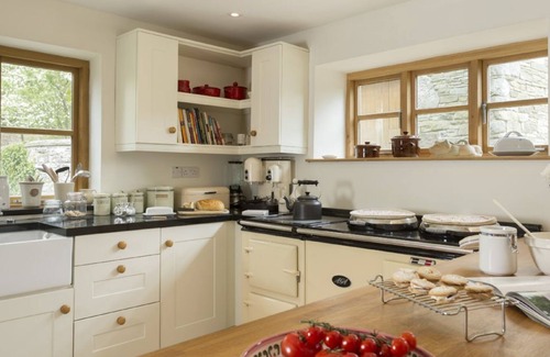 Wall-under-heywood Cottage | Situated on the edge of the Shropshire Hills, New Inn Cottage, a 2 guest holiday home provides excel