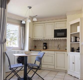 Duingt Apartment | Situation exceptionnelle pour ce cosy studio avec terrasse SUR LAC, dans résidence avec PLAGE et ponton PRIVEE