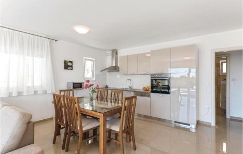 Jarebinjak House | Six-Bedroom Holiday Home In Rogoznica