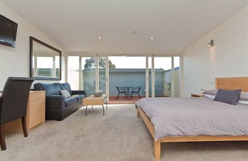 St Kilda Hotel | Sixty Two on Grey