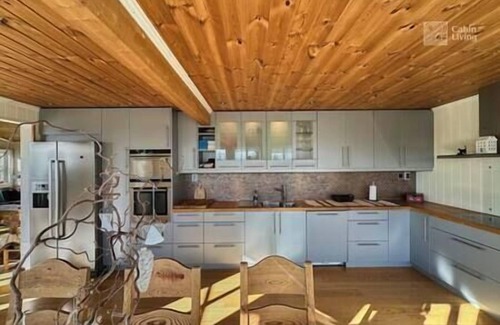 Ringsaker House | Sjusjøen, Luxury cabin with hot tub, ski-in/out