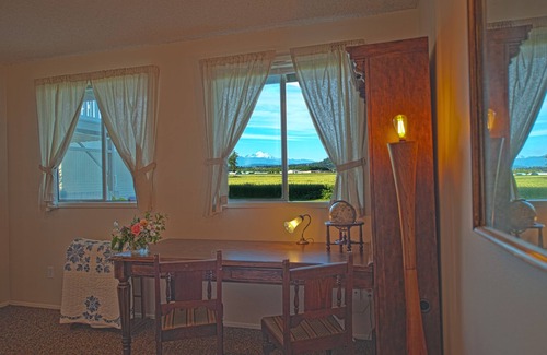Mount Vernon House | Skagit Valley Guest House bottom floor with stunning views of Mount Baker.