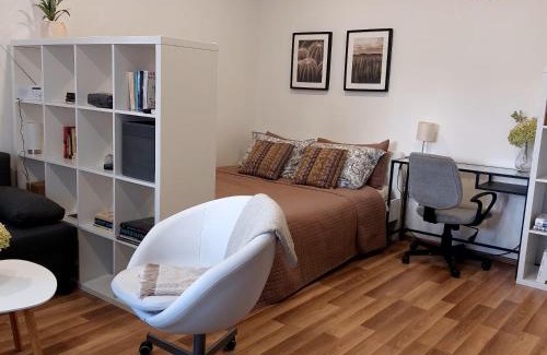 Dunaujvaros Apartment | Skandi Garzon