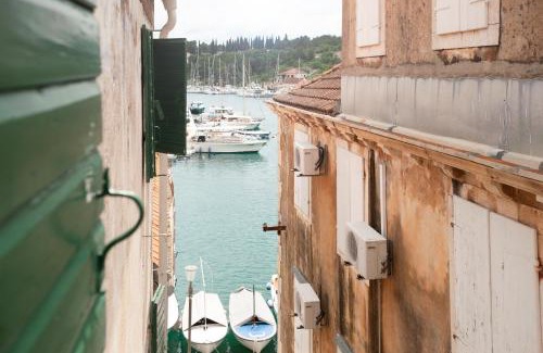Milna (Brac) Apartment | Sketches of Milna