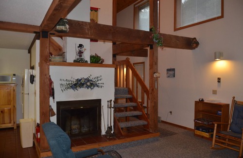 Rawsonville Condo | Ski condo a mile from Stratton Mtn, shuttle bus and wood included. No Pets.