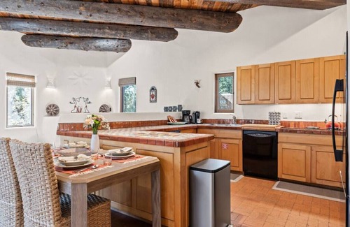 Northeast Santa Fe House | Ski Discounts! Upscale Home In North Hills