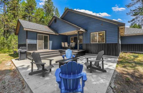 Fir Grove Estates House | Ski Haus- Remodeled- Near Tamarack and Lake Cascade- pet ok