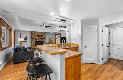 Fir Grove Estates House | Ski Haus- Remodeled- Near Tamarack and Lake Cascade- pet ok