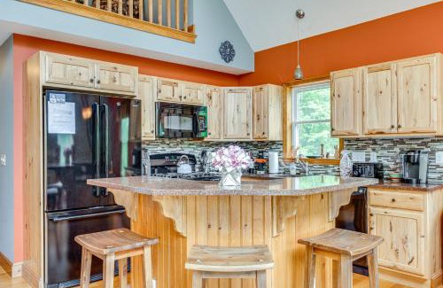 North Conway House | Ski, Hike and Fish Chalet with Hot Tub in Conway