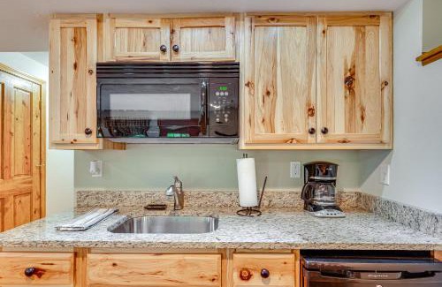 North Conway House | Ski, Hike and Fish Chalet with Hot Tub in Conway